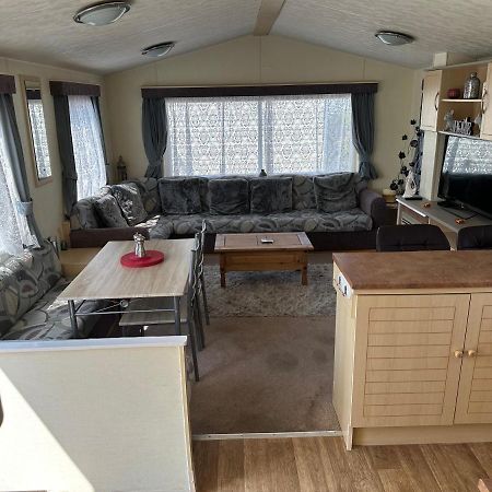 Caravan To Hire Lyon'S Robin Hood Rhyl Exterior photo